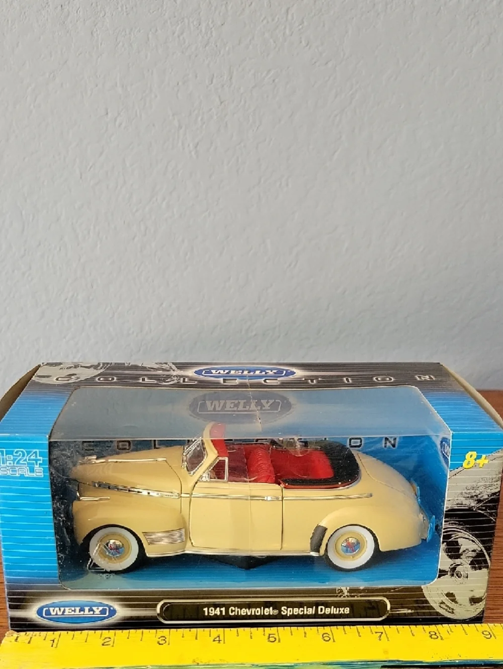 1941 Chevrolet Special Deluxe Die-Cast Convertible By Welly